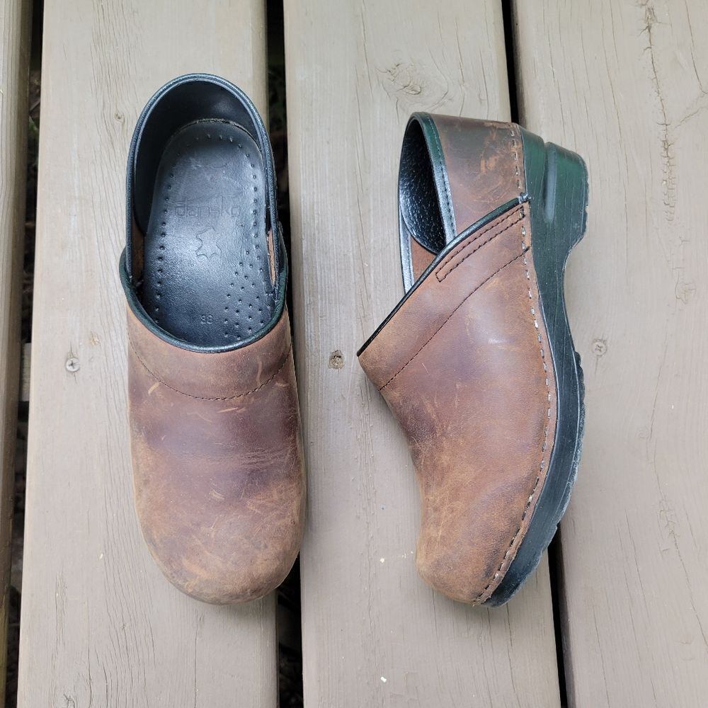 Dansko Professional‎ Classic Brown Oiled Leather Platform Distressed Clogs 38